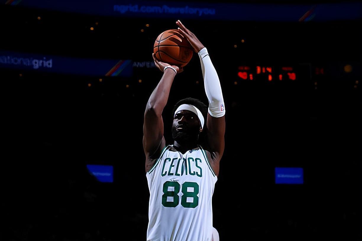 九游网页版-性价比也太高了！凯尔特人底薪中锋已经是全联盟最强蓝领之一了？